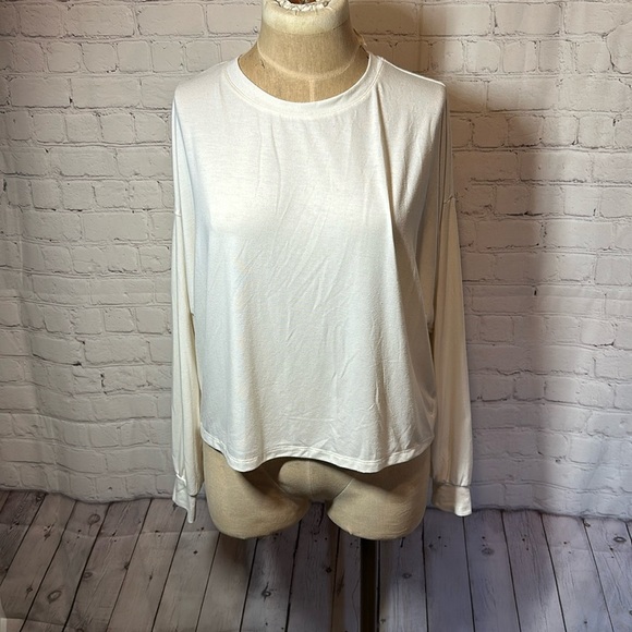 Active white long sleeve top open back size small Old Navy - Picture 2 of 6